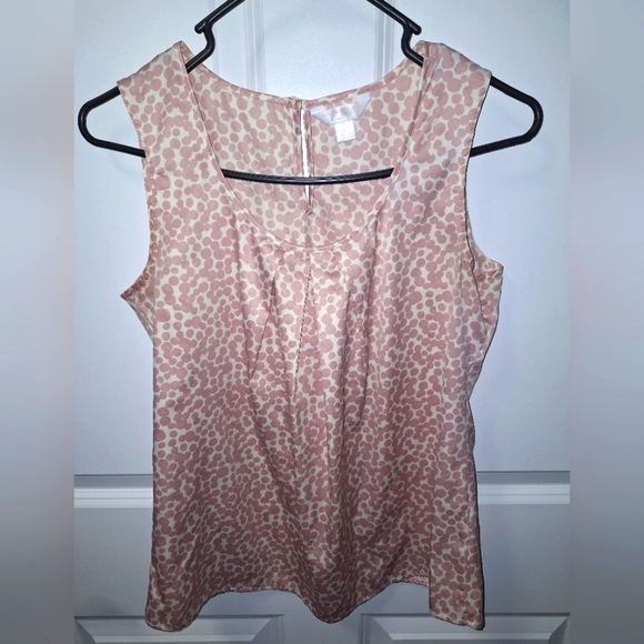 Banana Republic Tops - A Banana Republic ladies sleeveless cheetah print top in a size petite small.